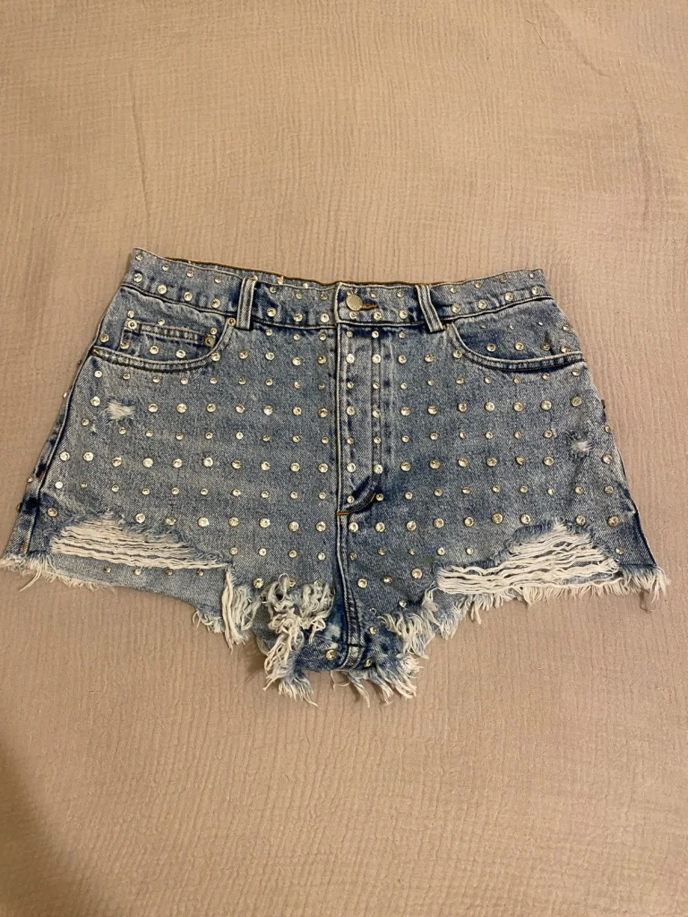 RETROFETE ANGEL EMBELLISHED DENIM SHORT Studded Distressed Denim - Blue. Size 28 - Picture 7 of 15